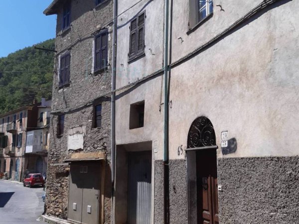casa indipendente in vendita a Pornassio in zona Ponti