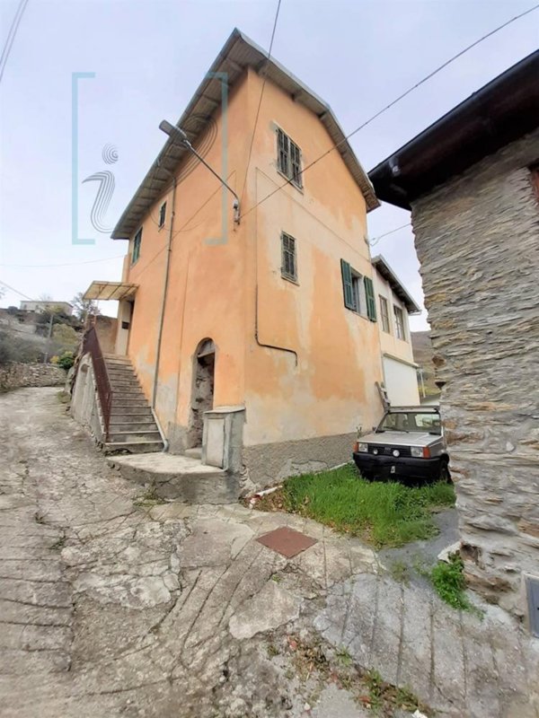 casa indipendente in vendita a Pornassio in zona Villa