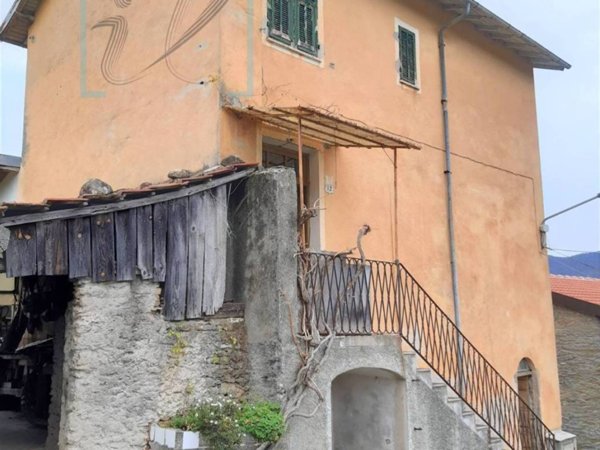 casa indipendente in vendita a Pornassio in zona Villa