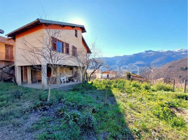 casa indipendente in vendita a Pornassio in zona Ottano