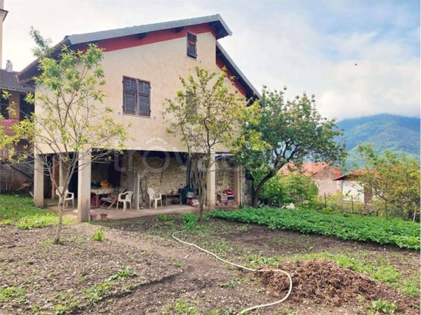 casa indipendente in vendita a Pornassio in zona Ottano