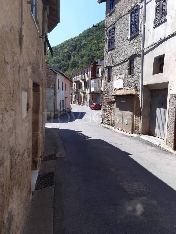 appartamento in vendita a Pornassio in zona Ponti