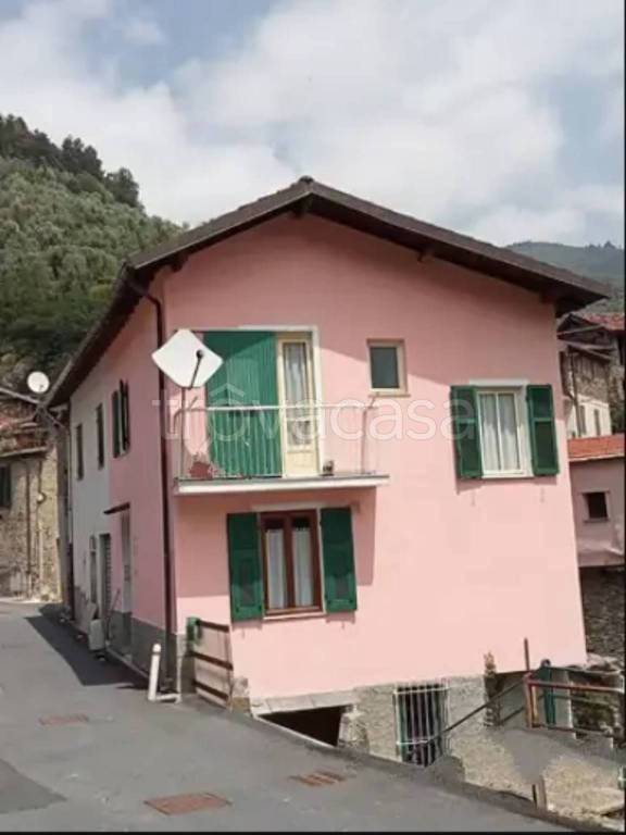 casa indipendente in vendita a Pornassio in zona Ponti