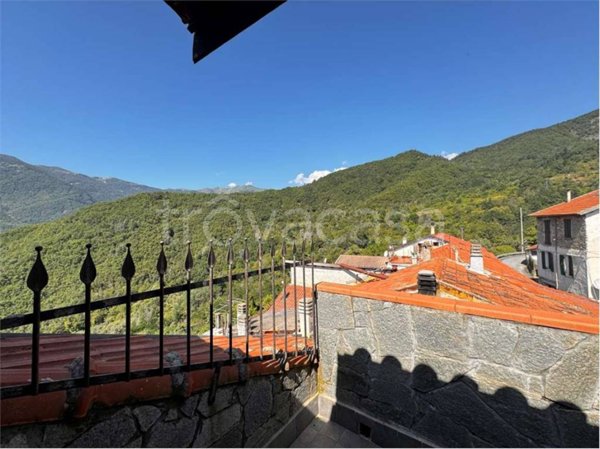casa indipendente in vendita a Pornassio in zona Ottano