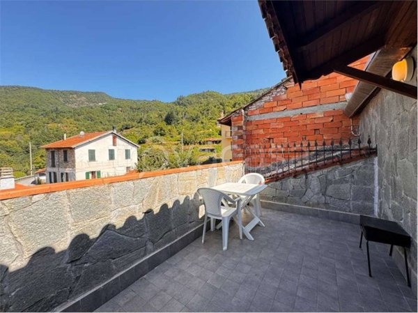 casa indipendente in vendita a Pornassio in zona Ottano