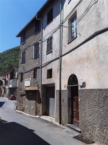 casa indipendente in vendita a Pornassio in zona Ponti