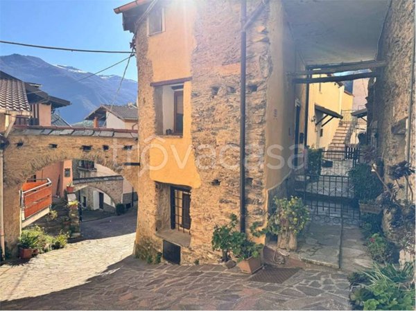 casa indipendente in vendita a Pornassio in zona Ottano