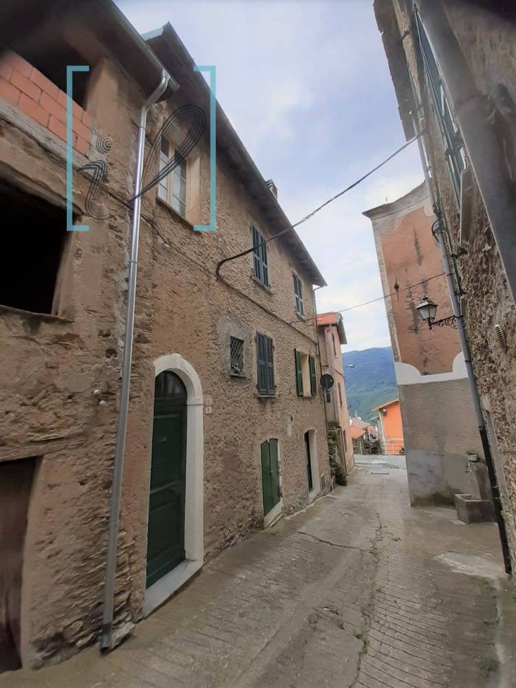 casa indipendente in vendita a Pornassio in zona Ottano