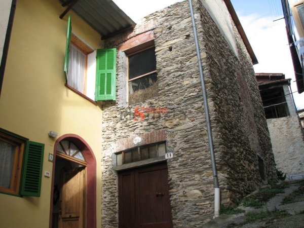 appartamento in vendita a Pornassio in zona Ottano