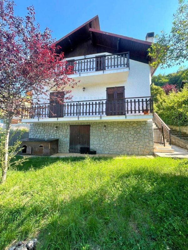 casa indipendente in vendita a Pornassio in zona Villa