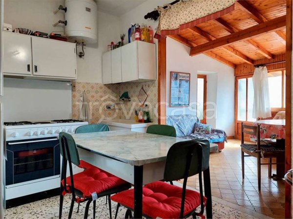 casa indipendente in vendita a Pornassio in zona Ottano