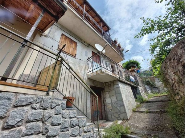 casa indipendente in vendita a Pornassio in zona Ottano
