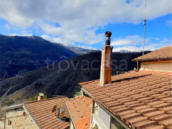 casa indipendente in vendita a Pornassio in zona Ottano