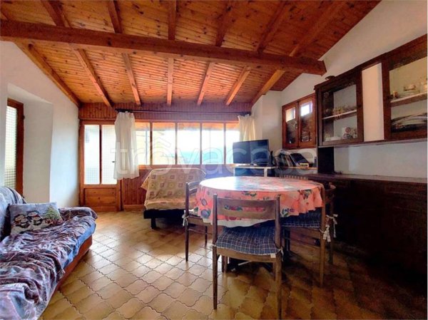 casa indipendente in vendita a Pornassio in zona Ottano