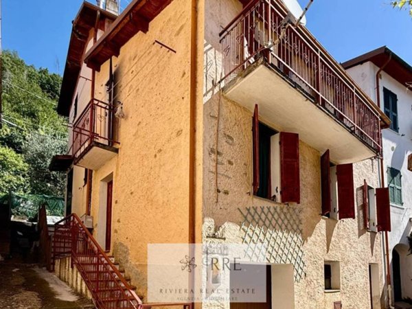 casa indipendente in vendita a Pornassio