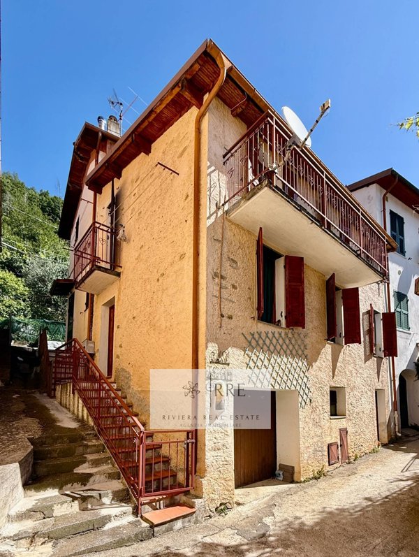 casa indipendente in vendita a Pornassio in zona San Luigi