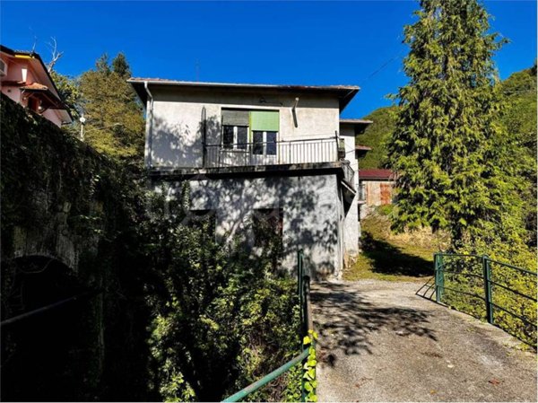 casa indipendente in vendita a Pornassio in zona Ponti