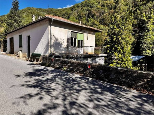 casa indipendente in vendita a Pornassio in zona Ponti