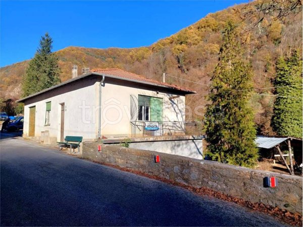 casa indipendente in vendita a Pornassio in zona Ponti