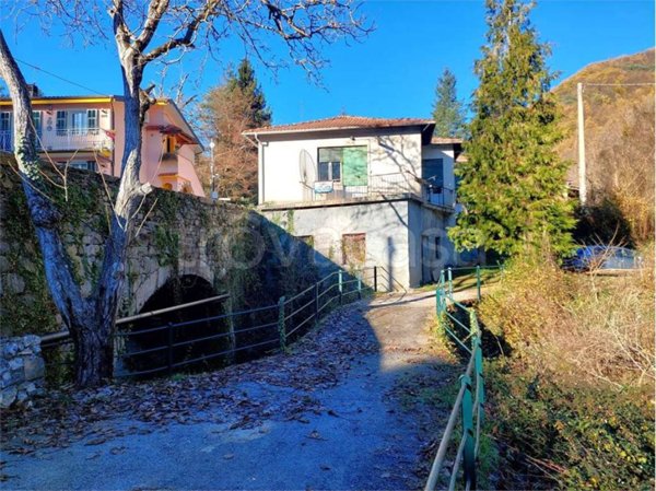 casa indipendente in vendita a Pornassio in zona Ponti