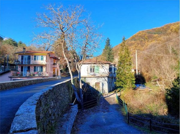 casa indipendente in vendita a Pornassio in zona Ponti