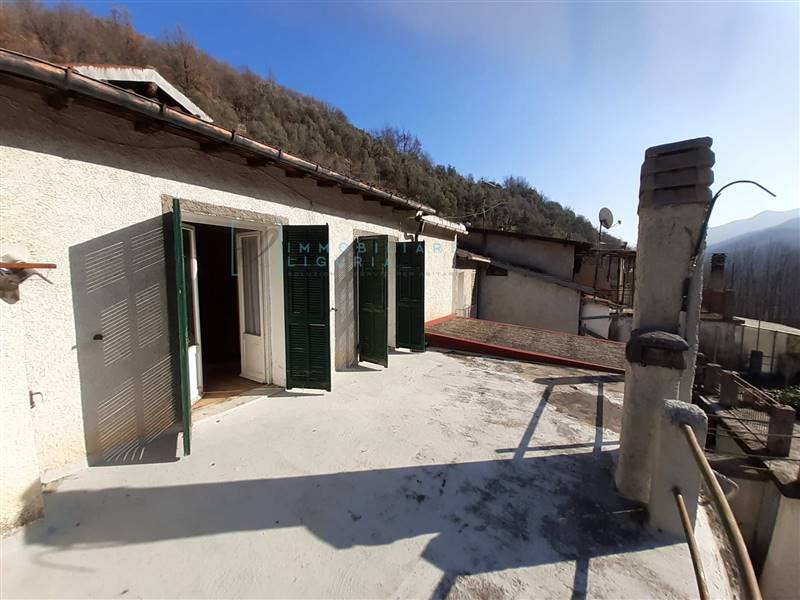 casa indipendente in vendita a Pornassio in zona Ponti
