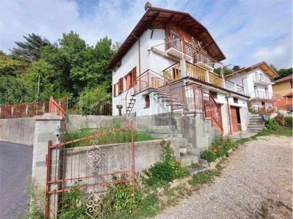 casa indipendente in vendita a Pornassio in zona Case Rosse