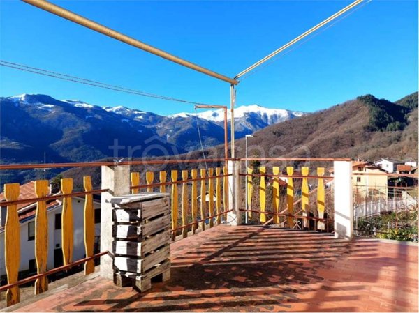 casa indipendente in vendita a Pornassio in zona Case Rosse