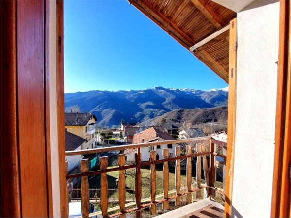 casa indipendente in vendita a Pornassio in zona Case Rosse