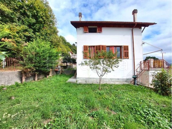 casa indipendente in vendita a Pornassio in zona Case Rosse
