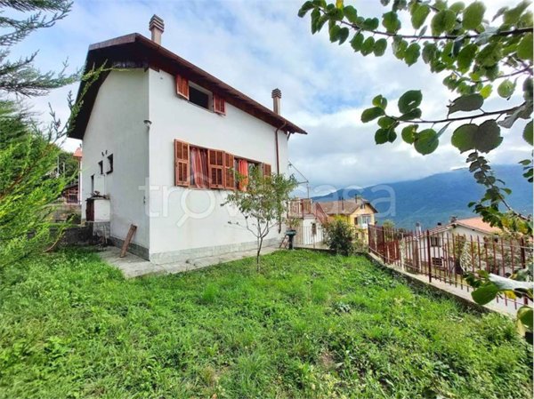 casa indipendente in vendita a Pornassio in zona Case Rosse