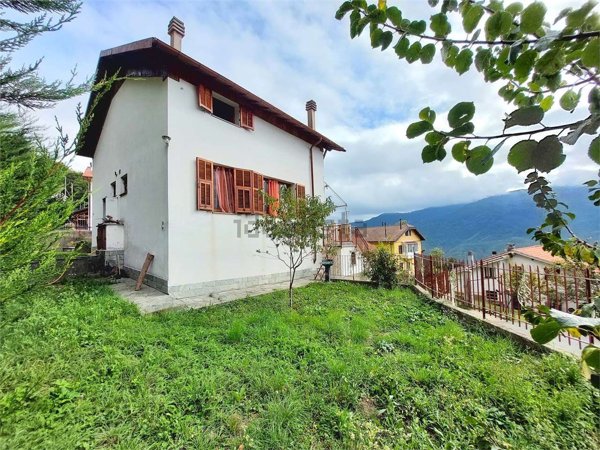 casa indipendente in vendita a Pornassio in zona Villa