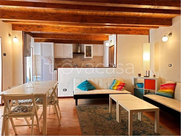 casa indipendente in vendita a Pornassio in zona Ottano