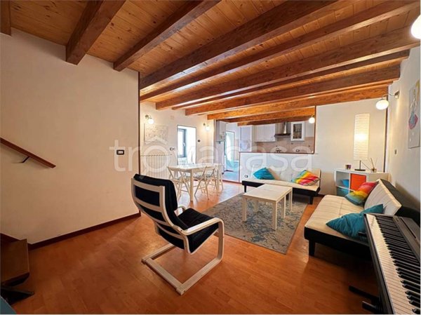 casa indipendente in vendita a Pornassio in zona Ottano