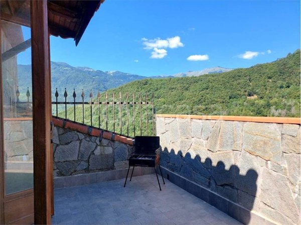 casa indipendente in vendita a Pornassio in zona Ottano