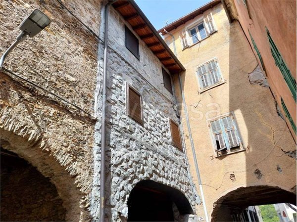 casa indipendente in vendita a Pornassio in zona Ottano