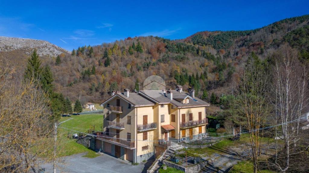 appartamento in vendita a Pornassio in zona Nava