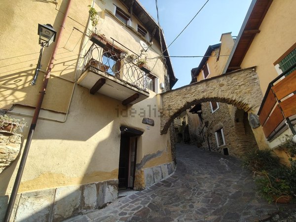 quadrivano in vendita a Pornassio in zona Nava