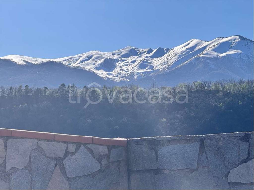 casa indipendente in vendita a Pornassio in zona Ottano