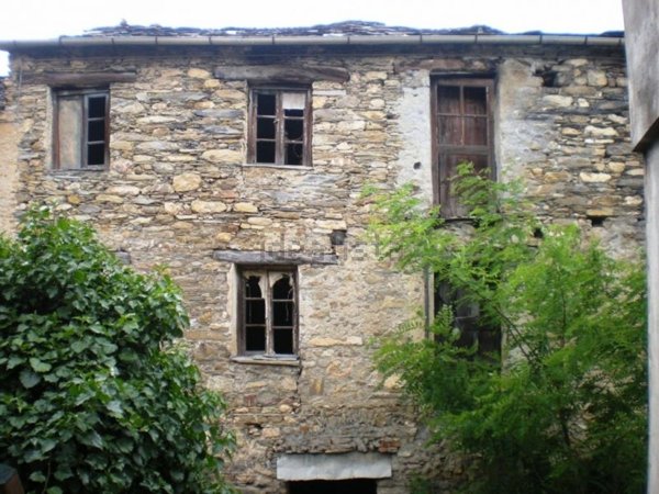 casa indipendente in vendita a Pornassio in zona Villa