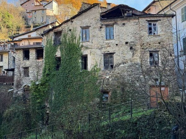 casa indipendente in vendita a Pornassio in zona Ponti