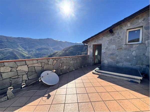 casa indipendente in vendita a Pornassio in zona Ottano