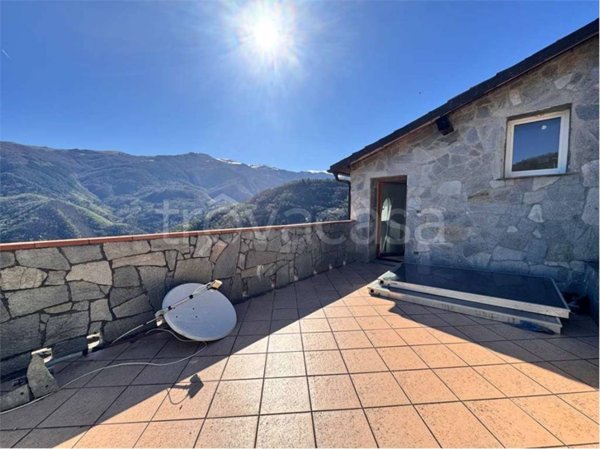 casa indipendente in vendita a Pornassio in zona Ottano