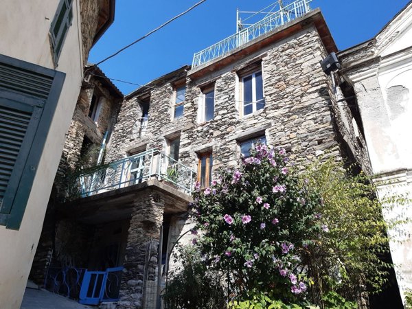 appartamento in vendita a Pornassio in zona Ponti