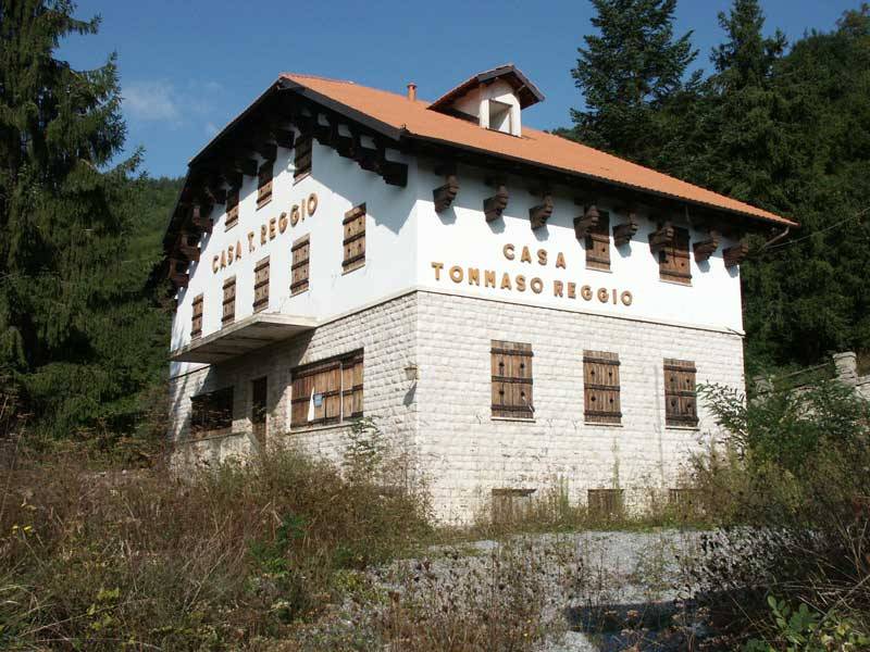 intera palazzina in vendita a Pornassio in zona Nava