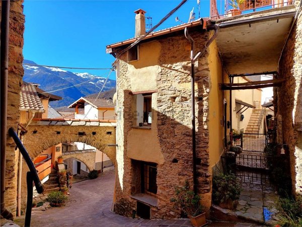 appartamento in vendita a Pornassio in zona Ottano