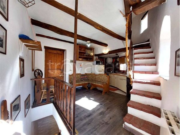 casa indipendente in vendita a Pornassio in zona Ottano