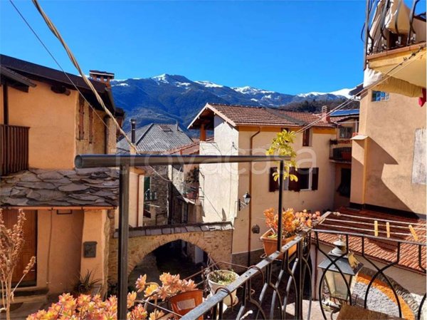 casa indipendente in vendita a Pornassio in zona Ottano