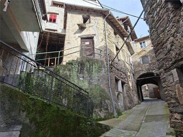 appartamento in vendita a Pornassio in zona Ponti