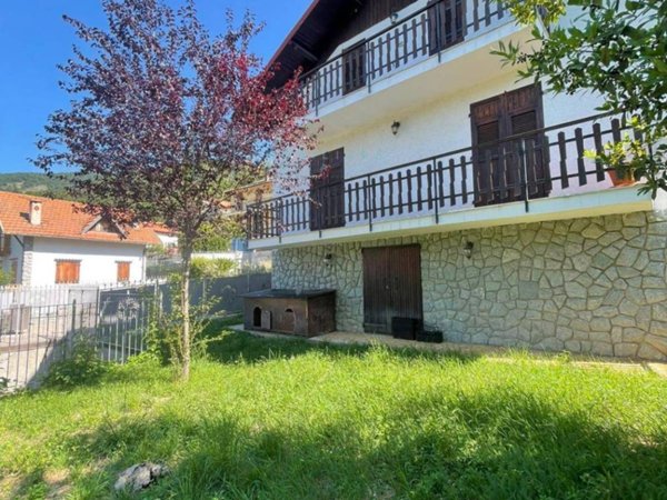 casa indipendente in vendita a Pornassio in zona Villa